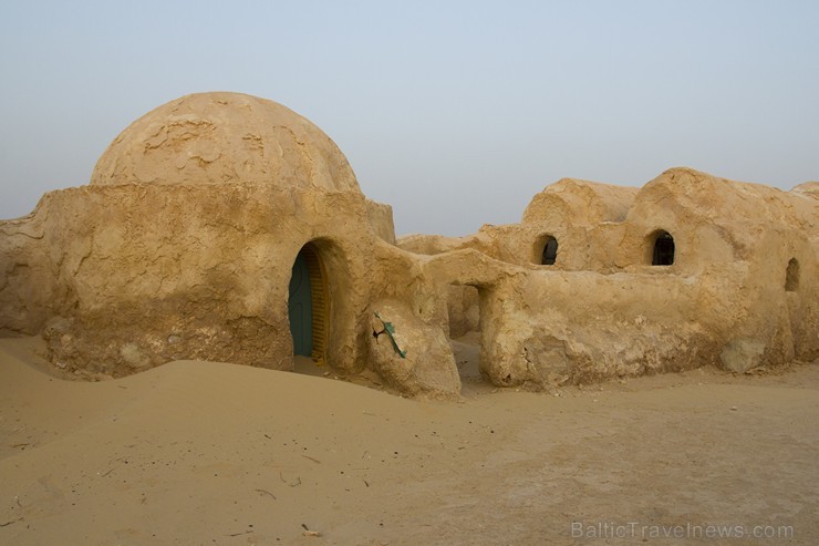 Travelnews.lv sadarbībā ar Novatours Sahāras tuksnesī apmeklē filmas «Star Wars» filmēšanas laukumu Travelnews.lv sadarbībā ar Novatours Sahāras tuksnesī apmeklē filmas «Star Wars» filmēšanas laukumu 150189