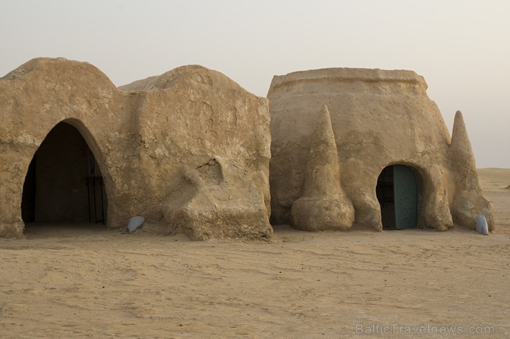 Travelnews.lv sadarbībā ar Novatours Sahāras tuksnesī apmeklē filmas «Star Wars» filmēšanas laukumu Travelnews.lv sadarbībā ar Novatours Sahāras tuksnesī apmeklē filmas «Star Wars» filmēšanas laukumu 150198