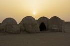 Travelnews.lv sadarbībā ar Novatours Sahāras tuksnesī apmeklē filmas «Star Wars» filmēšanas laukumu