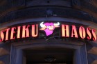 Travelnews.lv redakcija apciemo Rīgas restorānu «Steiku Haoss» 