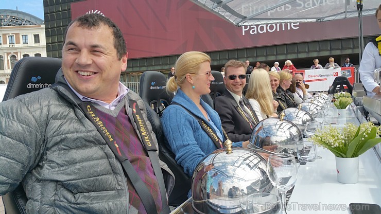 Travelnews.lv redakcija ar Rīgas viesnīcas Mercure Hotel Rīga atbalstu 2.06.2015 izbauda debesu restorānu «Dinner in the sky Riga» Travelnews.lv redakcija ar Rīgas viesnīcas Mercure Hotel Rīga atbalstu 2.06.2015 izbauda debesu restorānu «Dinner in the sky Riga» 150663