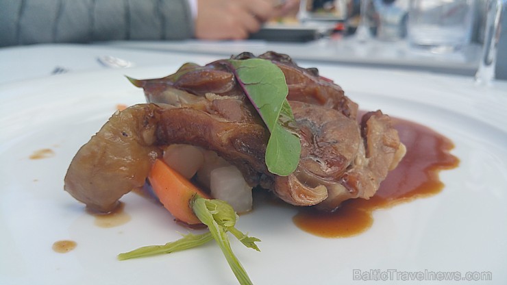 Travelnews.lv redakcija ar Rīgas viesnīcas Mercure Hotel Rīga atbalstu 2.06.2015 izbauda debesu restorānu «Dinner in the sky Riga» Travelnews.lv redakcija ar Rīgas viesnīcas Mercure Hotel Rīga atbalstu 2.06.2015 izbauda debesu restorānu «Dinner in the sky Riga» 150675