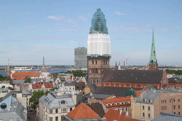 Travelnews.lv redakcija ar Rīgas viesnīcas Mercure Hotel Rīga atbalstu 2.06.2015 izbauda debesu restorānu «Dinner in the sky Riga» Travelnews.lv redakcija ar Rīgas viesnīcas Mercure Hotel Rīga atbalstu 2.06.2015 izbauda debesu restorānu «Dinner in the sky Riga» 150686