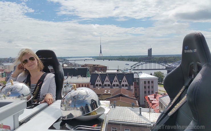 Travelnews.lv redakcija ar Rīgas viesnīcas Mercure Hotel Rīga atbalstu 2.06.2015 izbauda debesu restorānu «Dinner in the sky Riga» Travelnews.lv redakcija ar Rīgas viesnīcas Mercure Hotel Rīga atbalstu 2.06.2015 izbauda debesu restorānu «Dinner in the sky Riga» 150690