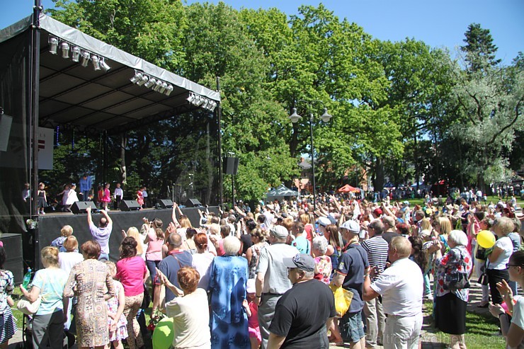 Daugavpils (www.visitdaugavpils.lv) ar vērienīgiem un saulainiem svētkiem svin 740. gadu pilsētas jubileju Daugavpils (www.visitdaugavpils.lv) ar vērienīgiem un saulainiem svētkiem svin 740. gadu pilsētas jubileju 151005