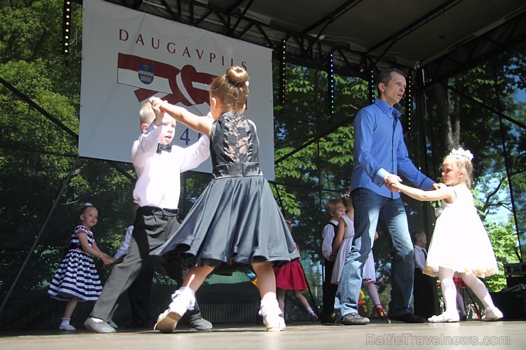 Daugavpils (www.visitdaugavpils.lv) ar vērienīgiem un saulainiem svētkiem svin 740. gadu pilsētas jubileju 151006