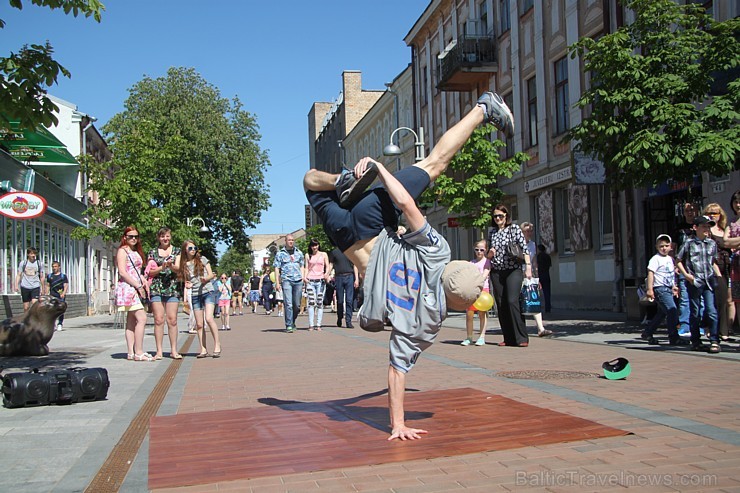 Daugavpils (www.visitdaugavpils.lv) ar vērienīgiem un saulainiem svētkiem svin 740. gadu pilsētas jubileju Daugavpils (www.visitdaugavpils.lv) ar vērienīgiem un saulainiem svētkiem svin 740. gadu pilsētas jubileju 151036