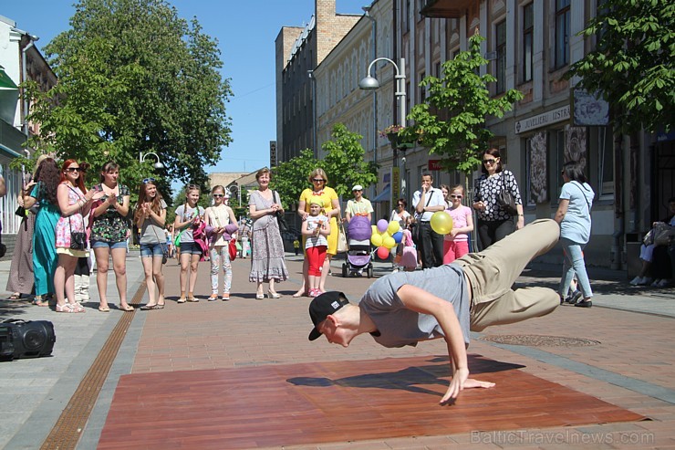 Daugavpils (www.visitdaugavpils.lv) ar vērienīgiem un saulainiem svētkiem svin 740. gadu pilsētas jubileju Daugavpils (www.visitdaugavpils.lv) ar vērienīgiem un saulainiem svētkiem svin 740. gadu pilsētas jubileju 151039
