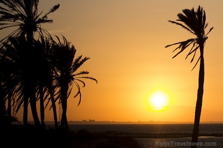 Travelnews.lv redakcija sadarbībā ar starptautisko tūroperatoru Novatours vēro burvīgu saulrietu Tunisijas pilsētas Monastir pievārtē Travelnews.lv redakcija sadarbībā ar starptautisko tūroperatoru Novatours vēro burvīgu saulrietu Tunisijas pilsētas Monastir pievārtē 151243