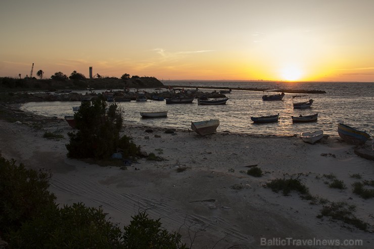 Travelnews.lv redakcija sadarbībā ar starptautisko tūroperatoru Novatours vēro burvīgu saulrietu Tunisijas pilsētas Monastir pievārtē Travelnews.lv redakcija sadarbībā ar starptautisko tūroperatoru Novatours vēro burvīgu saulrietu Tunisijas pilsētas Monastir pievārtē 151247