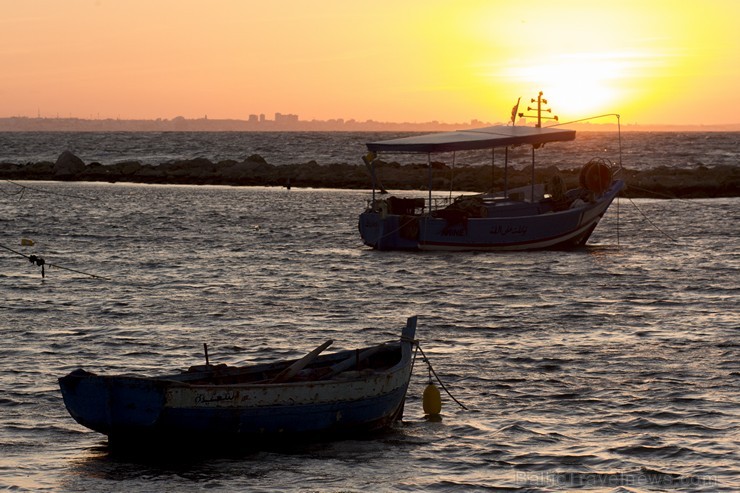 Travelnews.lv redakcija sadarbībā ar starptautisko tūroperatoru Novatours vēro burvīgu saulrietu Tunisijas pilsētas Monastir pievārtē Travelnews.lv redakcija sadarbībā ar starptautisko tūroperatoru Novatours vēro burvīgu saulrietu Tunisijas pilsētas Monastir pievārtē 151248