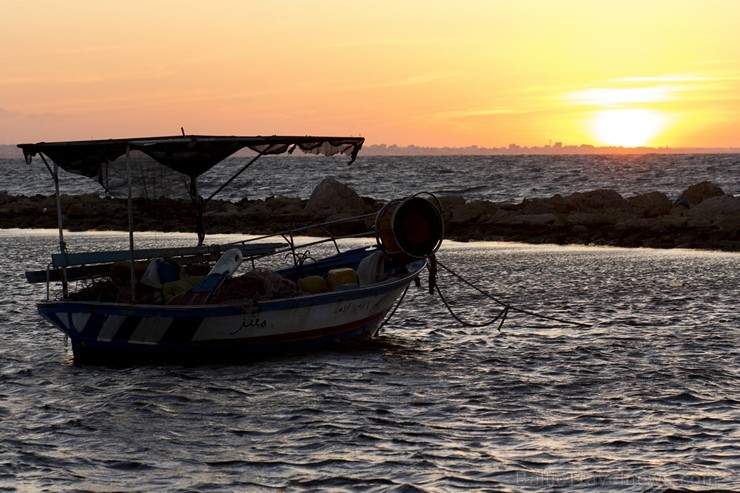 Travelnews.lv redakcija sadarbībā ar starptautisko tūroperatoru Novatours vēro burvīgu saulrietu Tunisijas pilsētas Monastir pievārtē Travelnews.lv redakcija sadarbībā ar starptautisko tūroperatoru Novatours vēro burvīgu saulrietu Tunisijas pilsētas Monastir pievārtē 151251