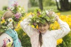 Travelnews.lv redakcija piedalās Jāņu ielīgošanā Pociemā