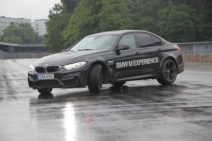 Inchcape BM Auto 6.07.2015 prezentē lietainā Biķernieku trasē «M Sport» komplektācijas automobiļus - BMW M3, BMW M4 un BMW X6 M Inchcape BM Auto 6.07.2015 prezentē lietainā Biķernieku trasē «M Sport» komplektācijas automobiļus - BMW M3, BMW M4 un BMW X6 M 153170