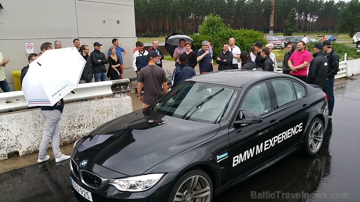 Inchcape BM Auto 6.07.2015 prezentē lietainā Biķernieku trasē «M Sport» komplektācijas automobiļus - BMW M3, BMW M4 un BMW X6 M Inchcape BM Auto 6.07.2015 prezentē lietainā Biķernieku trasē «M Sport» komplektācijas automobiļus - BMW M3, BMW M4 un BMW X6 M 153172