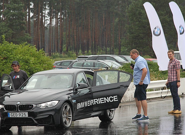 Inchcape BM Auto 6.07.2015 prezentē lietainā Biķernieku trasē «M Sport» komplektācijas automobiļus - BMW M3, BMW M4 un BMW X6 M Inchcape BM Auto 6.07.2015 prezentē lietainā Biķernieku trasē «M Sport» komplektācijas automobiļus - BMW M3, BMW M4 un BMW X6 M 153182