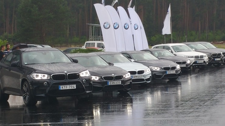 Inchcape BM Auto 6.07.2015 prezentē lietainā Biķernieku trasē «M Sport» komplektācijas automobiļus - BMW M3, BMW M4 un BMW X6 M Inchcape BM Auto 6.07.2015 prezentē lietainā Biķernieku trasē «M Sport» komplektācijas automobiļus - BMW M3, BMW M4 un BMW X6 M 153192
