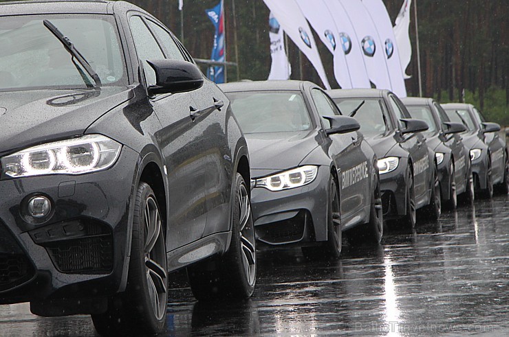 Inchcape BM Auto 6.07.2015 prezentē lietainā Biķernieku trasē «M Sport» komplektācijas automobiļus - BMW M3, BMW M4 un BMW X6 M Inchcape BM Auto 6.07.2015 prezentē lietainā Biķernieku trasē «M Sport» komplektācijas automobiļus - BMW M3, BMW M4 un BMW X6 M 153273