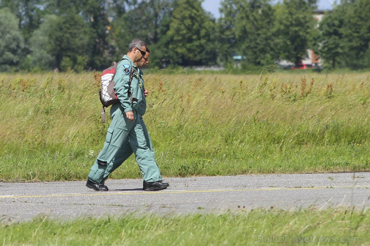Starptautiskais aviācijas salidojums «Riga Fly-In 2015» pulcē aviācijas interesentus 155637