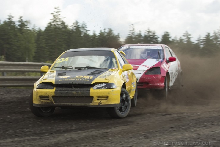 Ar spraigām cīņām sporta kompleksā 333 skatītājus priecē NEZ rallijkrosa čempionāts 155911