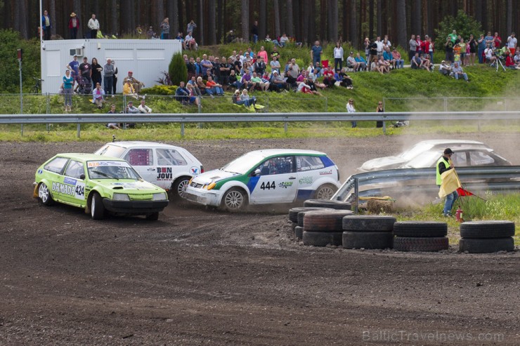 Ar spraigām cīņām sporta kompleksā 333 skatītājus priecē NEZ rallijkrosa čempionāts 155990