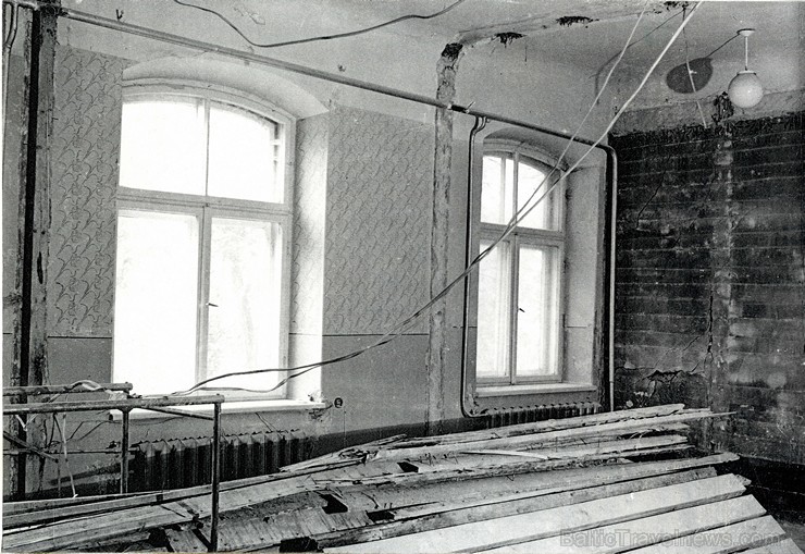 18. gs. sienas gleznojumu atklāšana un restaurēšana 1987. gadā. Foto no Limbažu novadpētniecības muzeja arhīva 18. gs. sienas gleznojumu atklāšana un restaurēšana 1987. gadā. Foto no Limbažu novadpētniecības muzeja arhīva 156268