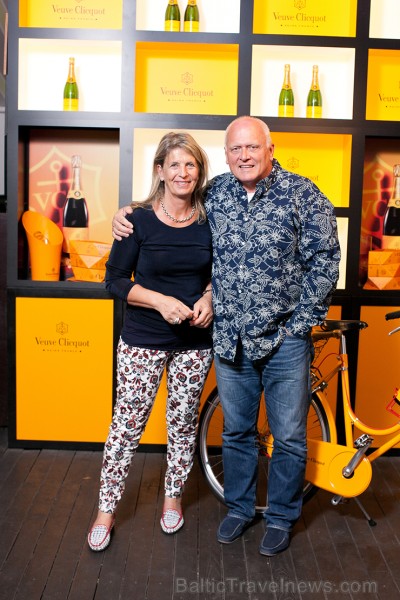 Sadarbībā ar Veuve Clicquot restorāna SEZONA dzirkstošajā vakarā tiek baudīta vasarīga mūzika, šampanietis un uzkodas Sadarbībā ar Veuve Clicquot restorāna SEZONA dzirkstošajā vakarā tiek baudīta vasarīga mūzika, šampanietis un uzkodas 156592