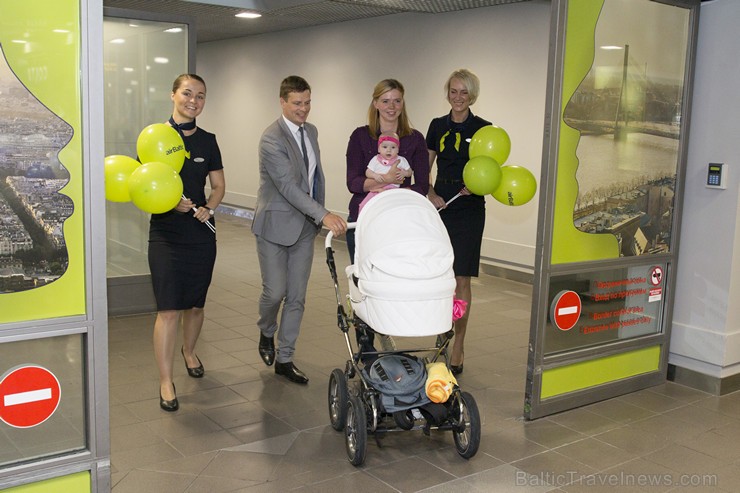 Starptautiskā lidosta «Rīga» sagaidīja savu 50 miljono pasažieri kopš lidostas dibināšanas - Montu Skābarnieci, kura liedostā ieradās ar airBaltic rei Starptautiskā lidosta «Rīga» sagaidīja savu 50 miljono pasažieri kopš lidostas dibināšanas - Montu Skābarnieci, kura liedostā ieradās ar airBaltic rei 156695
