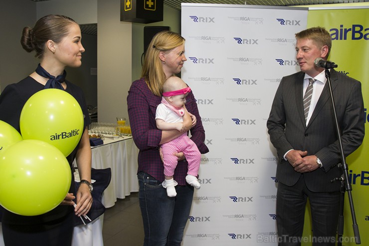Starptautiskā lidosta «Rīga» sagaidīja savu 50 miljono pasažieri kopš lidostas dibināšanas - Montu Skābarnieci, kura liedostā ieradās ar airBaltic rei Starptautiskā lidosta «Rīga» sagaidīja savu 50 miljono pasažieri kopš lidostas dibināšanas - Montu Skābarnieci, kura liedostā ieradās ar airBaltic rei 156698