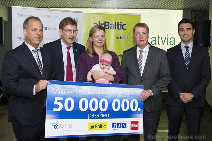 Starptautiskā lidosta «Rīga» sagaidīja savu 50 miljono pasažieri kopš lidostas dibināšanas - Montu Skābarnieci, kura liedostā ieradās ar airBaltic rei Starptautiskā lidosta «Rīga» sagaidīja savu 50 miljono pasažieri kopš lidostas dibināšanas - Montu Skābarnieci, kura liedostā ieradās ar airBaltic rei 156704