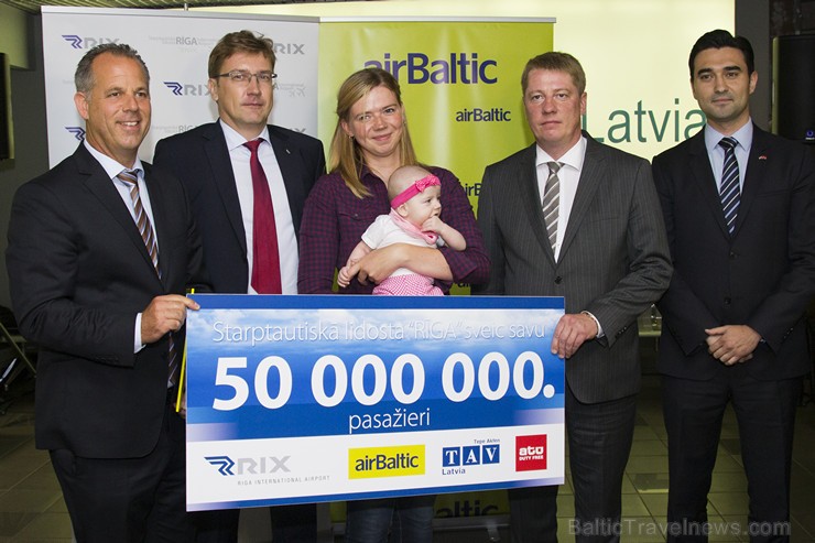 Starptautiskā lidosta «Rīga» sagaidīja savu 50 miljono pasažieri kopš lidostas dibināšanas - Montu Skābarnieci, kura liedostā ieradās ar airBaltic rei Starptautiskā lidosta «Rīga» sagaidīja savu 50 miljono pasažieri kopš lidostas dibināšanas - Montu Skābarnieci, kura liedostā ieradās ar airBaltic rei 156705