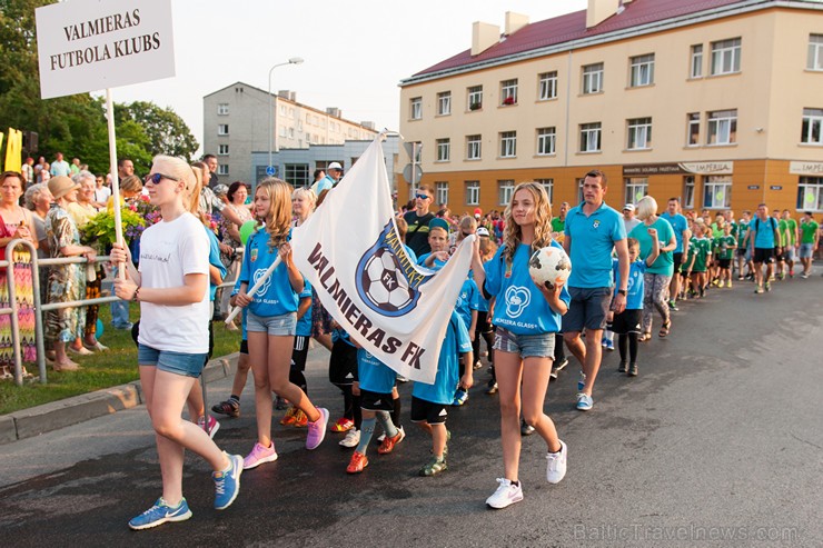 Ar krāšņu svētku gājienu sākas Valmieras svētki 157629