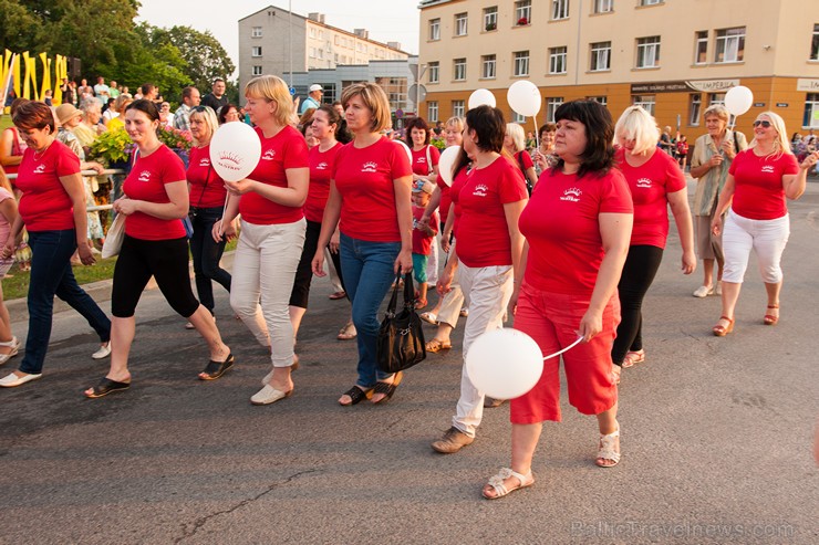 Ar krāšņu svētku gājienu sākas Valmieras svētki 157645