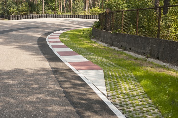 Jau šajā nedēļas nogalē autosportistiem un skatītājiem būs iespēja pilnvērtīgi novērtēt uzlabojumus, kas veikti rekonstruētajā Biķernieku trasē Jau šajā nedēļas nogalē autosportistiem un skatītājiem būs iespēja pilnvērtīgi novērtēt uzlabojumus, kas veikti rekonstruētajā Biķernieku trasē 158009