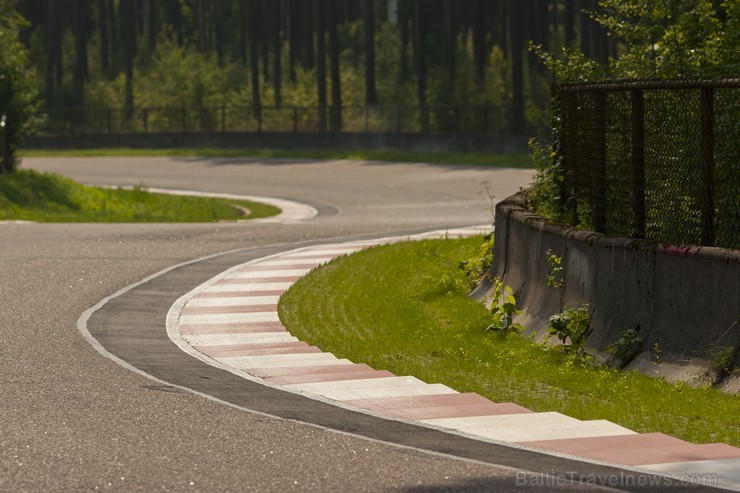 Jau šajā nedēļas nogalē autosportistiem un skatītājiem būs iespēja pilnvērtīgi novērtēt uzlabojumus, kas veikti rekonstruētajā Biķernieku trasē Jau šajā nedēļas nogalē autosportistiem un skatītājiem būs iespēja pilnvērtīgi novērtēt uzlabojumus, kas veikti rekonstruētajā Biķernieku trasē 158011