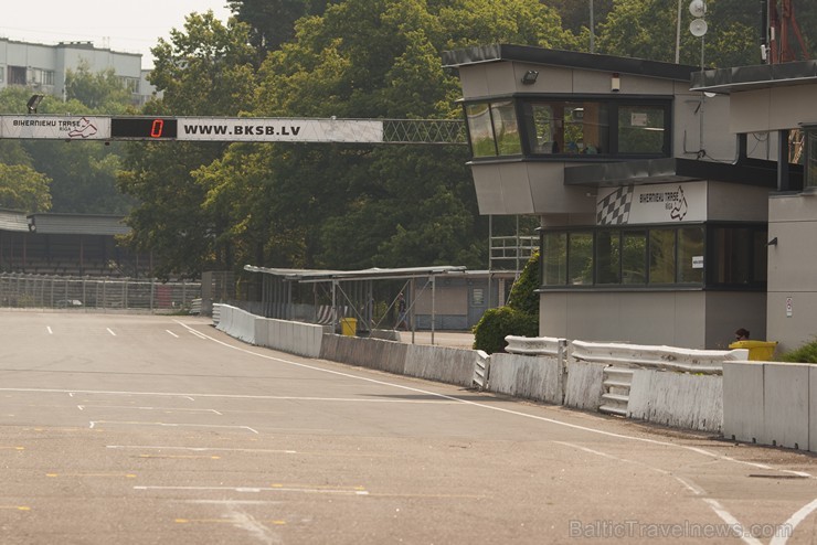 Jau šajā nedēļas nogalē autosportistiem un skatītājiem būs iespēja pilnvērtīgi novērtēt uzlabojumus, kas veikti rekonstruētajā Biķernieku trasē Jau šajā nedēļas nogalē autosportistiem un skatītājiem būs iespēja pilnvērtīgi novērtēt uzlabojumus, kas veikti rekonstruētajā Biķernieku trasē 158019