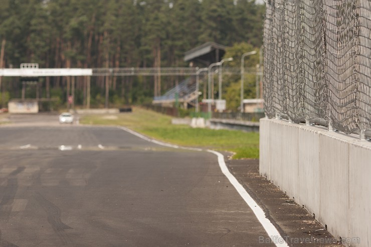 Jau šajā nedēļas nogalē autosportistiem un skatītājiem būs iespēja pilnvērtīgi novērtēt uzlabojumus, kas veikti rekonstruētajā Biķernieku trasē Jau šajā nedēļas nogalē autosportistiem un skatītājiem būs iespēja pilnvērtīgi novērtēt uzlabojumus, kas veikti rekonstruētajā Biķernieku trasē 158026