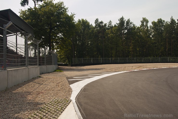 Jau šajā nedēļas nogalē autosportistiem un skatītājiem būs iespēja pilnvērtīgi novērtēt uzlabojumus, kas veikti rekonstruētajā Biķernieku trasē Jau šajā nedēļas nogalē autosportistiem un skatītājiem būs iespēja pilnvērtīgi novērtēt uzlabojumus, kas veikti rekonstruētajā Biķernieku trasē 158032