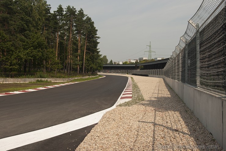 Jau šajā nedēļas nogalē autosportistiem un skatītājiem būs iespēja pilnvērtīgi novērtēt uzlabojumus, kas veikti rekonstruētajā Biķernieku trasē Jau šajā nedēļas nogalē autosportistiem un skatītājiem būs iespēja pilnvērtīgi novērtēt uzlabojumus, kas veikti rekonstruētajā Biķernieku trasē 158033