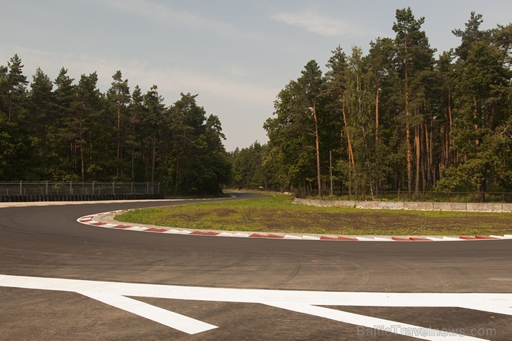 Jau šajā nedēļas nogalē autosportistiem un skatītājiem būs iespēja pilnvērtīgi novērtēt uzlabojumus, kas veikti rekonstruētajā Biķernieku trasē Jau šajā nedēļas nogalē autosportistiem un skatītājiem būs iespēja pilnvērtīgi novērtēt uzlabojumus, kas veikti rekonstruētajā Biķernieku trasē 158035