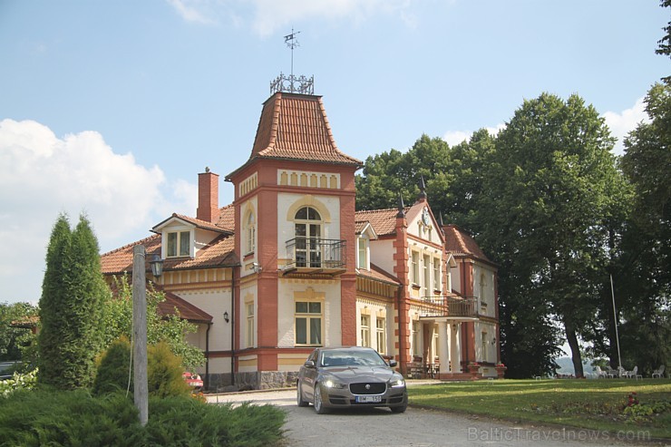 Travelnews.lv redakcija ceļo ar jauno Jaguar XE uz Vidzemi un Latgali, lai izbaudītu britu automobiļa šarmu Latvijas ceļos - Macienas muiža Travelnews.lv redakcija ceļo ar jauno Jaguar XE uz Vidzemi un Latgali, lai izbaudītu britu automobiļa šarmu Latvijas ceļos - Macienas muiža 158470