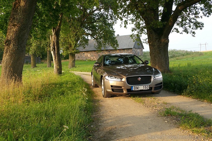 Travelnews.lv redakcija ceļo ar jauno Jaguar XE uz Vidzemi un Latgali, lai izbaudītu britu automobiļa šarmu Latvijas ceļos Travelnews.lv redakcija ceļo ar jauno Jaguar XE uz Vidzemi un Latgali, lai izbaudītu britu automobiļa šarmu Latvijas ceļos 158480