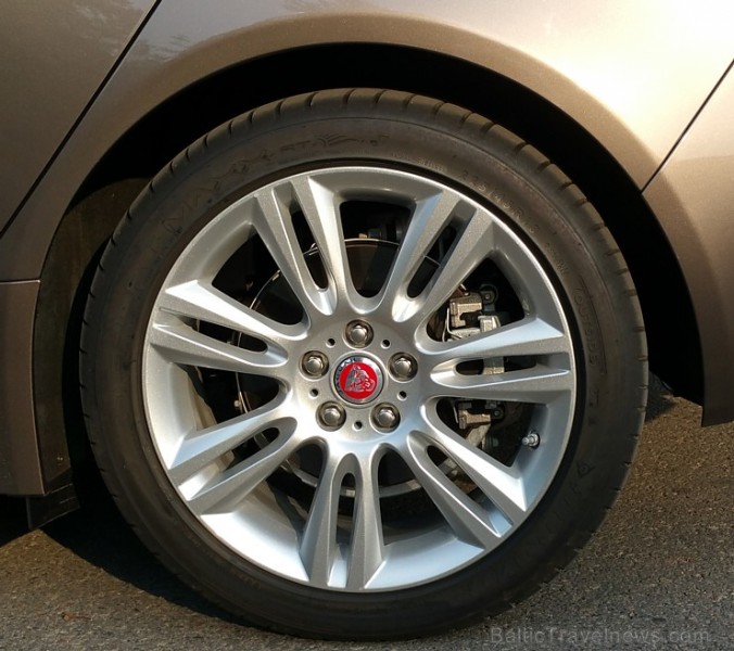 Travelnews.lv redakcija ceļo ar jauno Jaguar XE uz Vidzemi un Latgali, lai izbaudītu britu automobiļa šarmu Latvijas ceļos Travelnews.lv redakcija ceļo ar jauno Jaguar XE uz Vidzemi un Latgali, lai izbaudītu britu automobiļa šarmu Latvijas ceļos 158491