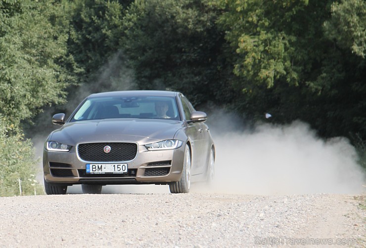 Travelnews.lv redakcija ceļo ar jauno Jaguar XE uz Vidzemi un Latgali, lai izbaudītu britu automobiļa šarmu Latvijas ceļos Travelnews.lv redakcija ceļo ar jauno Jaguar XE uz Vidzemi un Latgali, lai izbaudītu britu automobiļa šarmu Latvijas ceļos 158517