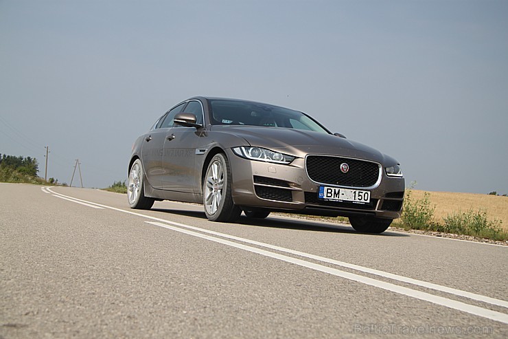 Travelnews.lv redakcija ceļo ar jauno Jaguar XE uz Vidzemi un Latgali, lai izbaudītu britu automobiļa šarmu Latvijas ceļos Travelnews.lv redakcija ceļo ar jauno Jaguar XE uz Vidzemi un Latgali, lai izbaudītu britu automobiļa šarmu Latvijas ceļos 158527