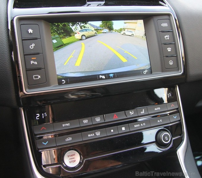 Travelnews.lv redakcija ceļo ar jauno Jaguar XE uz Vidzemi un Latgali, lai izbaudītu britu automobiļa šarmu Latvijas ceļos Travelnews.lv redakcija ceļo ar jauno Jaguar XE uz Vidzemi un Latgali, lai izbaudītu britu automobiļa šarmu Latvijas ceļos 158532