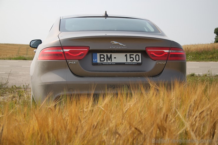 Travelnews.lv redakcija ceļo ar jauno Jaguar XE uz Vidzemi un Latgali, lai izbaudītu britu automobiļa šarmu Latvijas ceļos Travelnews.lv redakcija ceļo ar jauno Jaguar XE uz Vidzemi un Latgali, lai izbaudītu britu automobiļa šarmu Latvijas ceļos 158536