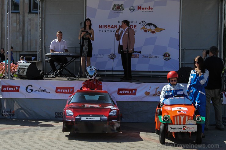 «Cartoon rallijs» dalībnieki pārsteidz skatītājus ar krāšņiem pašgatavoto auto dizainiem un tērpiem «Cartoon rallijs» dalībnieki pārsteidz skatītājus ar krāšņiem pašgatavoto auto dizainiem un tērpiem 158594