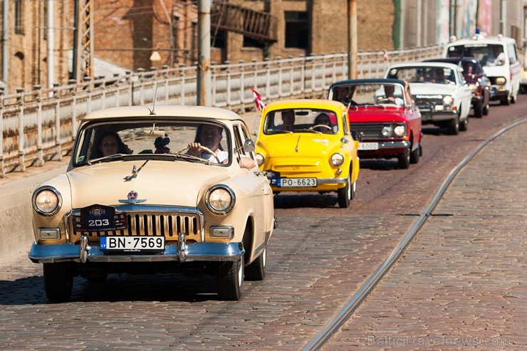 «Riga Retro 2015» pulcē vairāk kā 300 klasisko spēkratu 158832