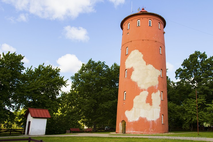 1849.gadā no laukakmeņiem būvētais Slīteres tornis, kurš par diennakts bāku kļuvis tikai 1961.gadā, šodien uzskatāms par otru vecāko saglabājušos navi 1849.gadā no laukakmeņiem būvētais Slīteres tornis, kurš par diennakts bāku kļuvis tikai 1961.gadā, šodien uzskatāms par otru vecāko saglabājušos navi 158946
